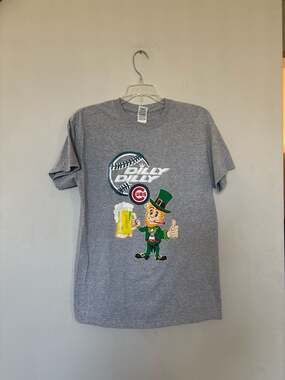 Chicago Cubs Dilly Dilly Leprechaun St. Patrick's Day Graphic T-Shirt Medium